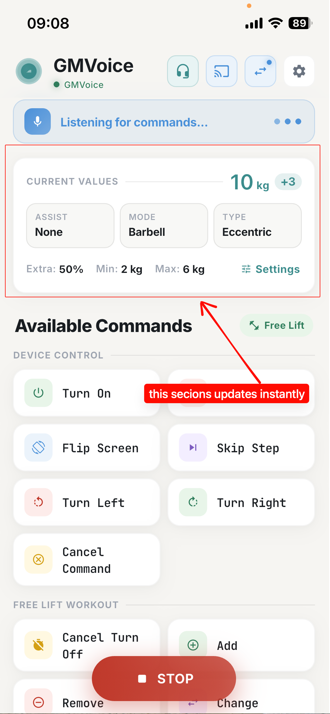 Das Feld Aktuelle Werte in der GMVoice App zeigt ein Live-Gewicht von 10 kg plus 3 mit Assist, Modus und Typ, oberhalb der verfügbaren Sprachbefehle — dank der Dongle API bleibt das Feld sofort mit dem Gym Monster synchron.